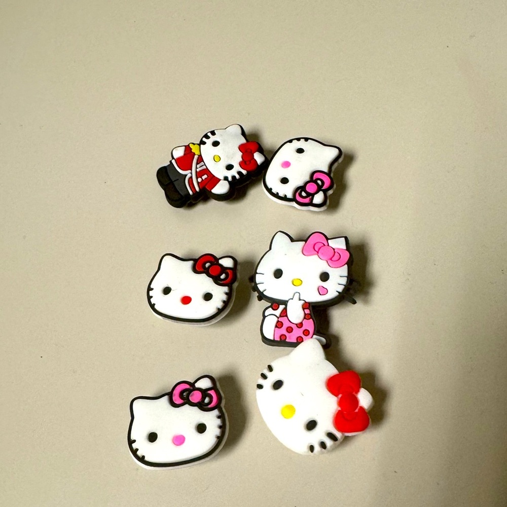 Hello kitty croc charms set